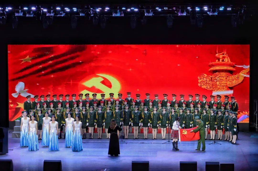 徐州移动开展写“福”字送温暖活动